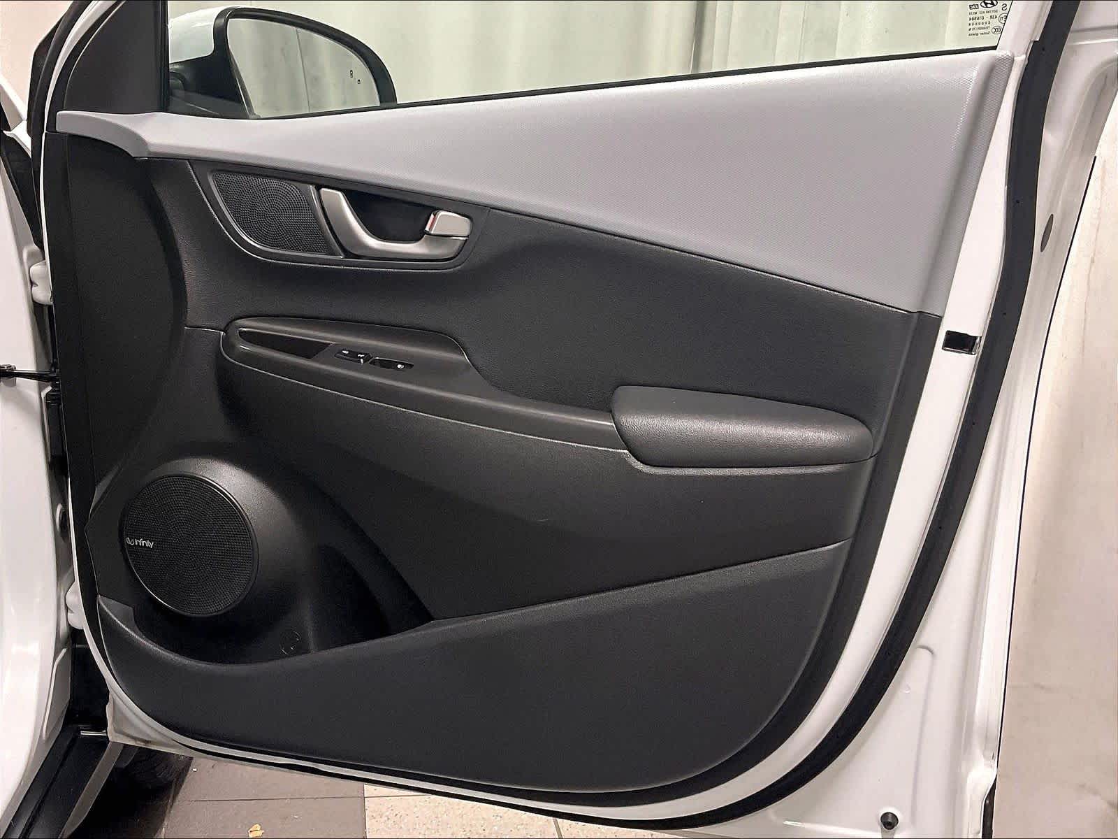 2021 Hyundai Kona Limited - Photo 12