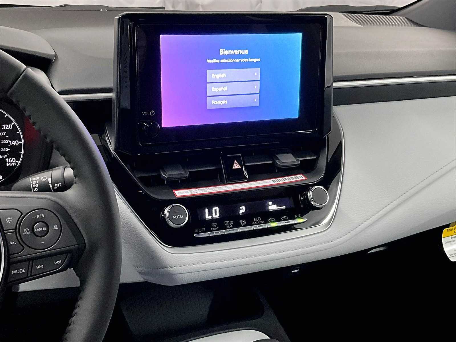 2025 Toyota Corolla SE - Photo 13