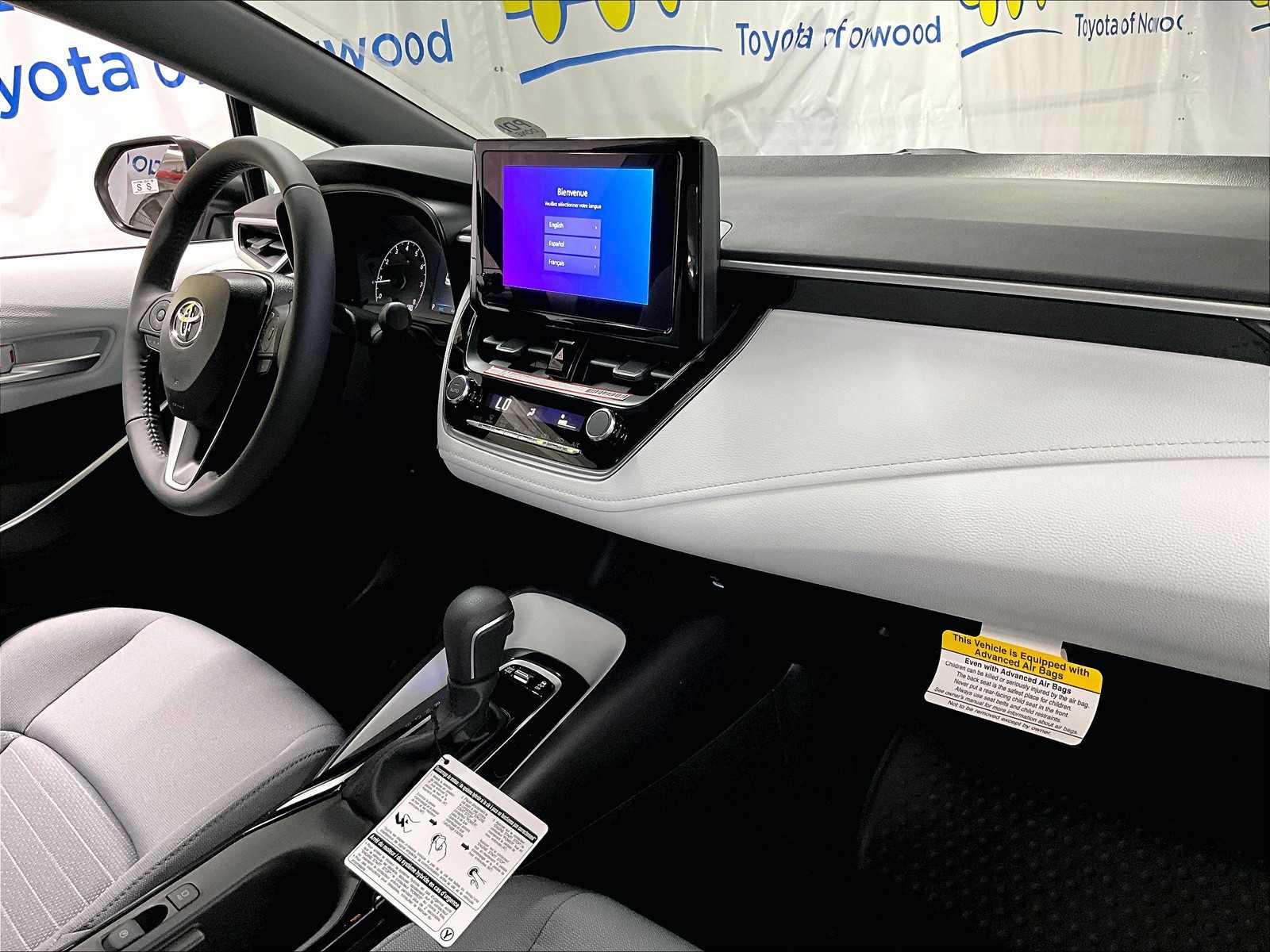 2025 Toyota Corolla SE - Photo 10