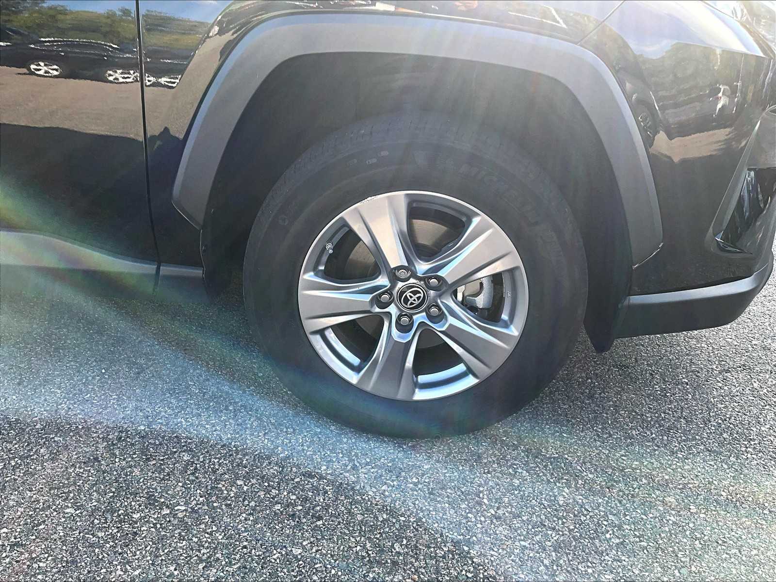 2024 Toyota RAV4 Hybrid LE - Photo 4