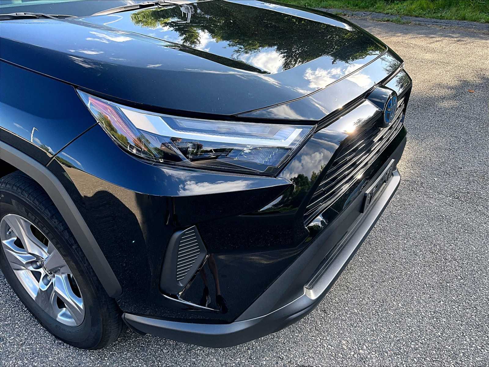 2024 Toyota RAV4 Hybrid LE - Photo 5