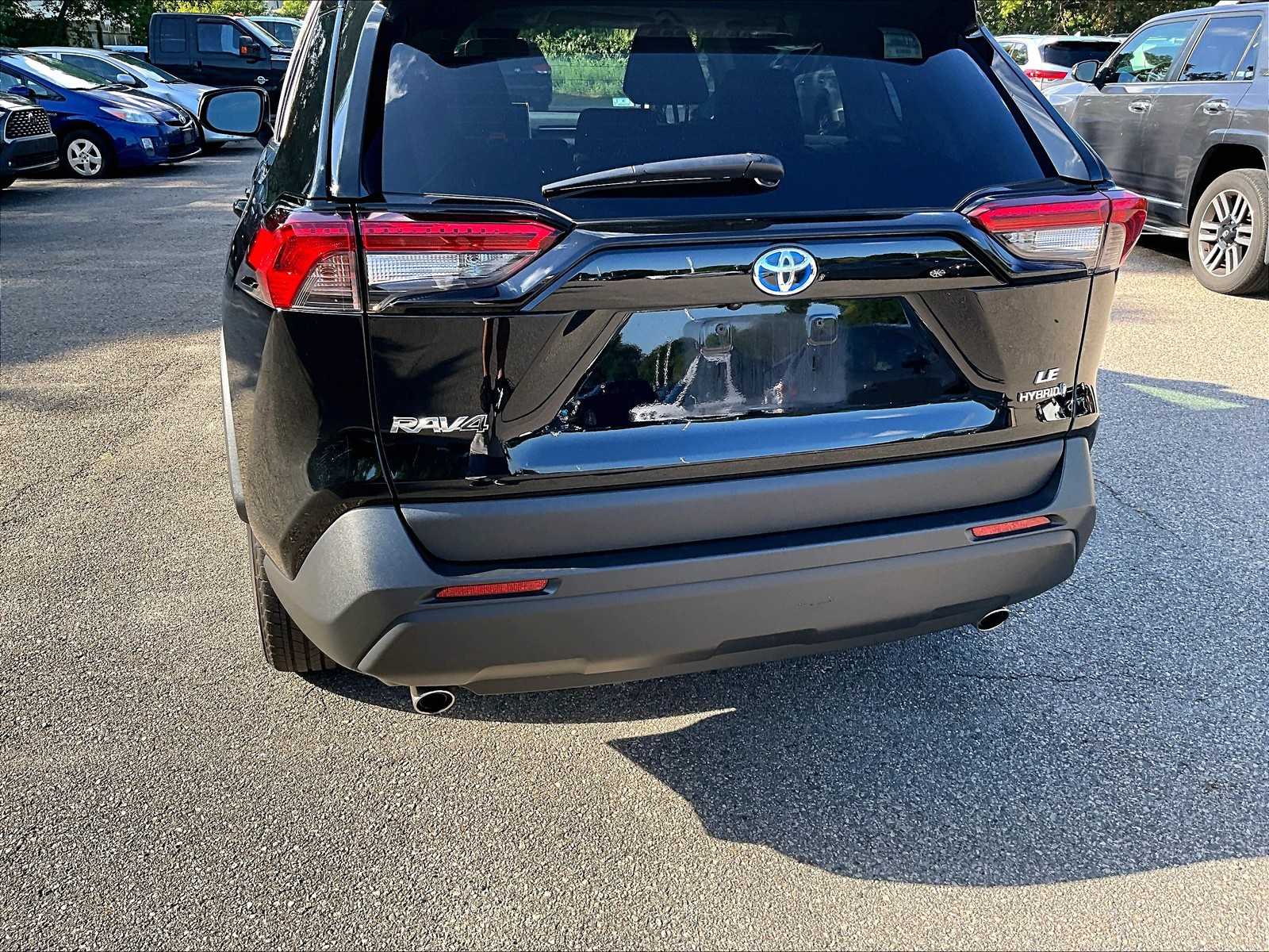 2024 Toyota RAV4 Hybrid LE - Photo 7