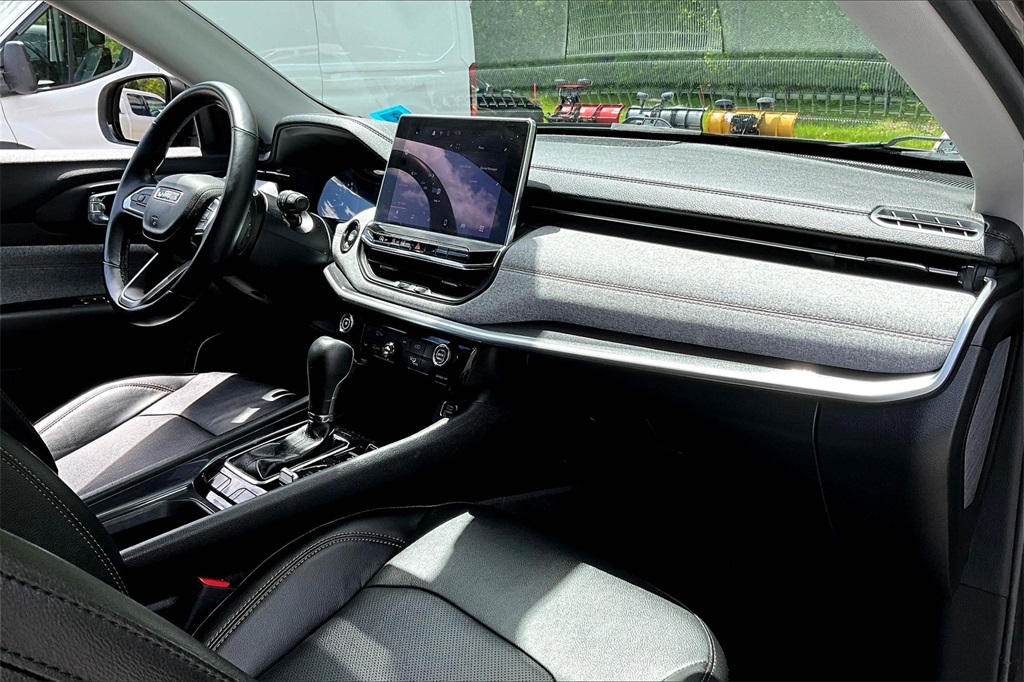 2022 Jeep Compass Latitude Lux - Photo 14