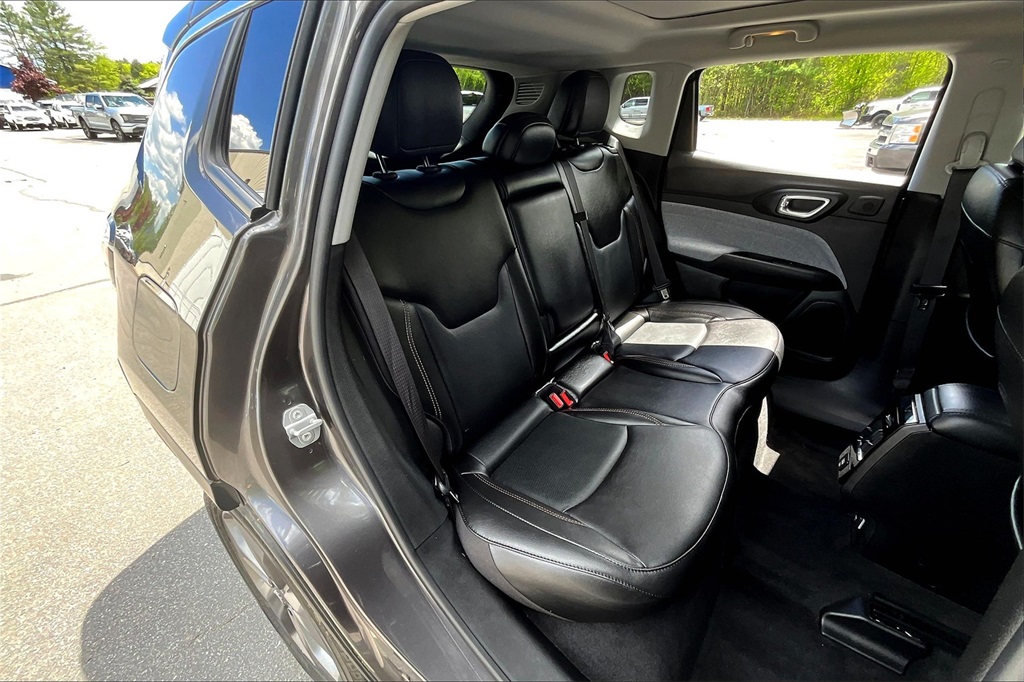 2022 Jeep Compass Latitude Lux - Photo 16