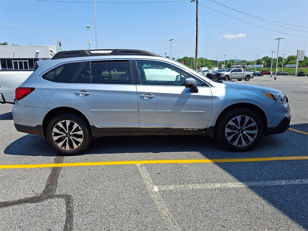 2017 Subaru Outback 3.6R - Photo 7