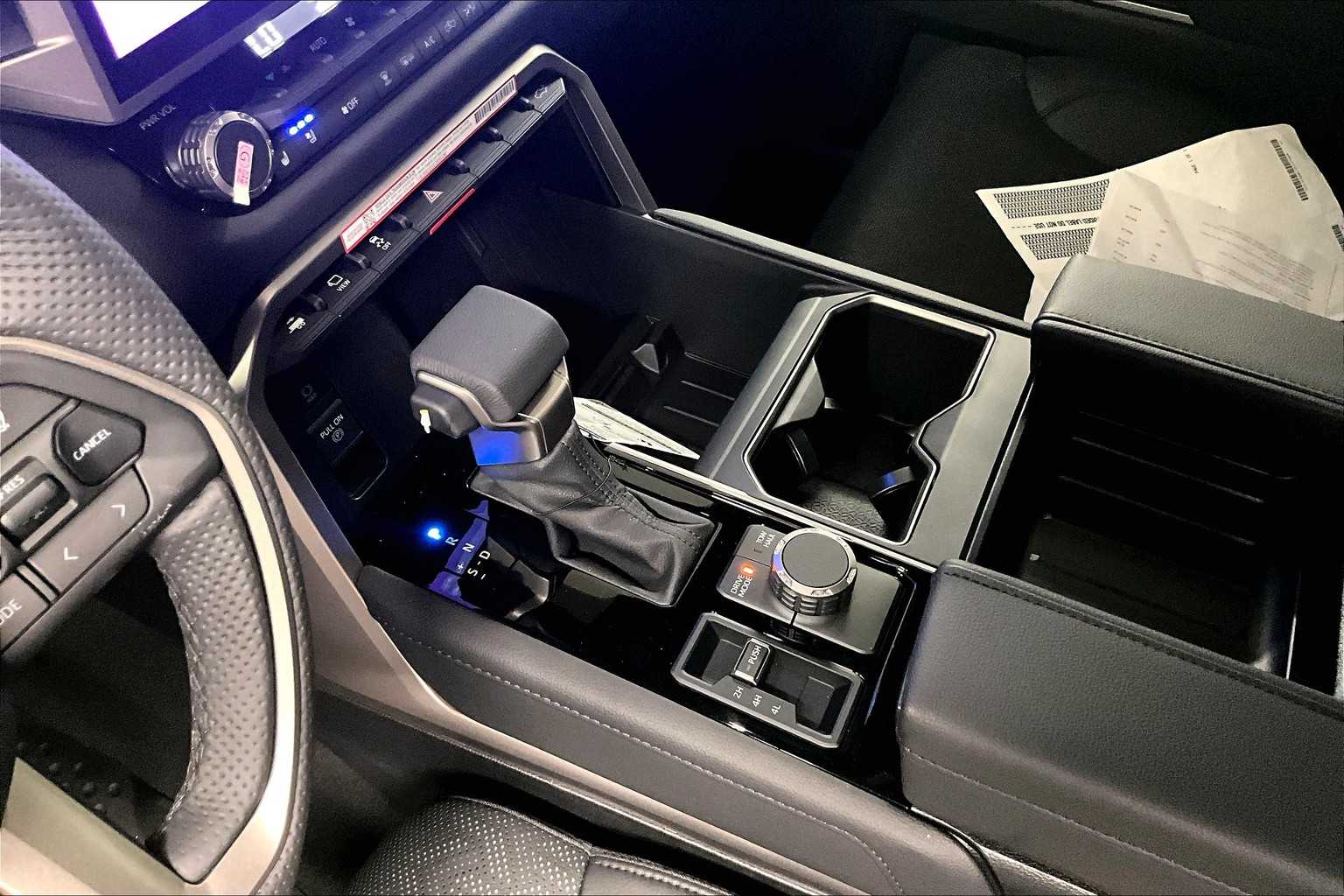 2025 Toyota Tundra Limited Hybrid - Photo 14