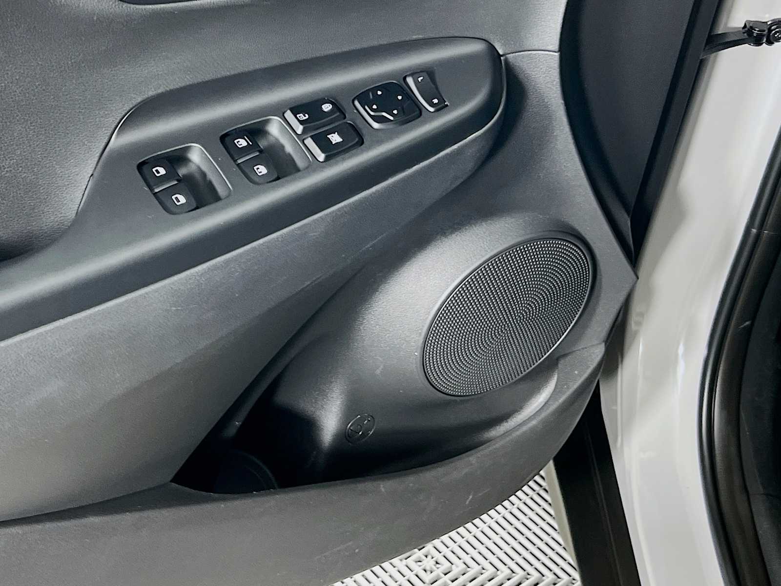 2023 Hyundai Kona SEL - Photo 18