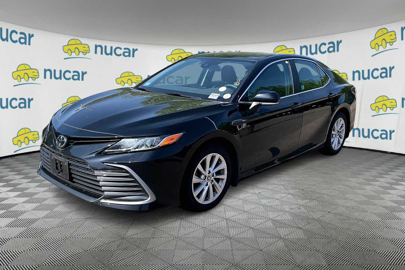 2023 Toyota Camry LE - Photo 2
