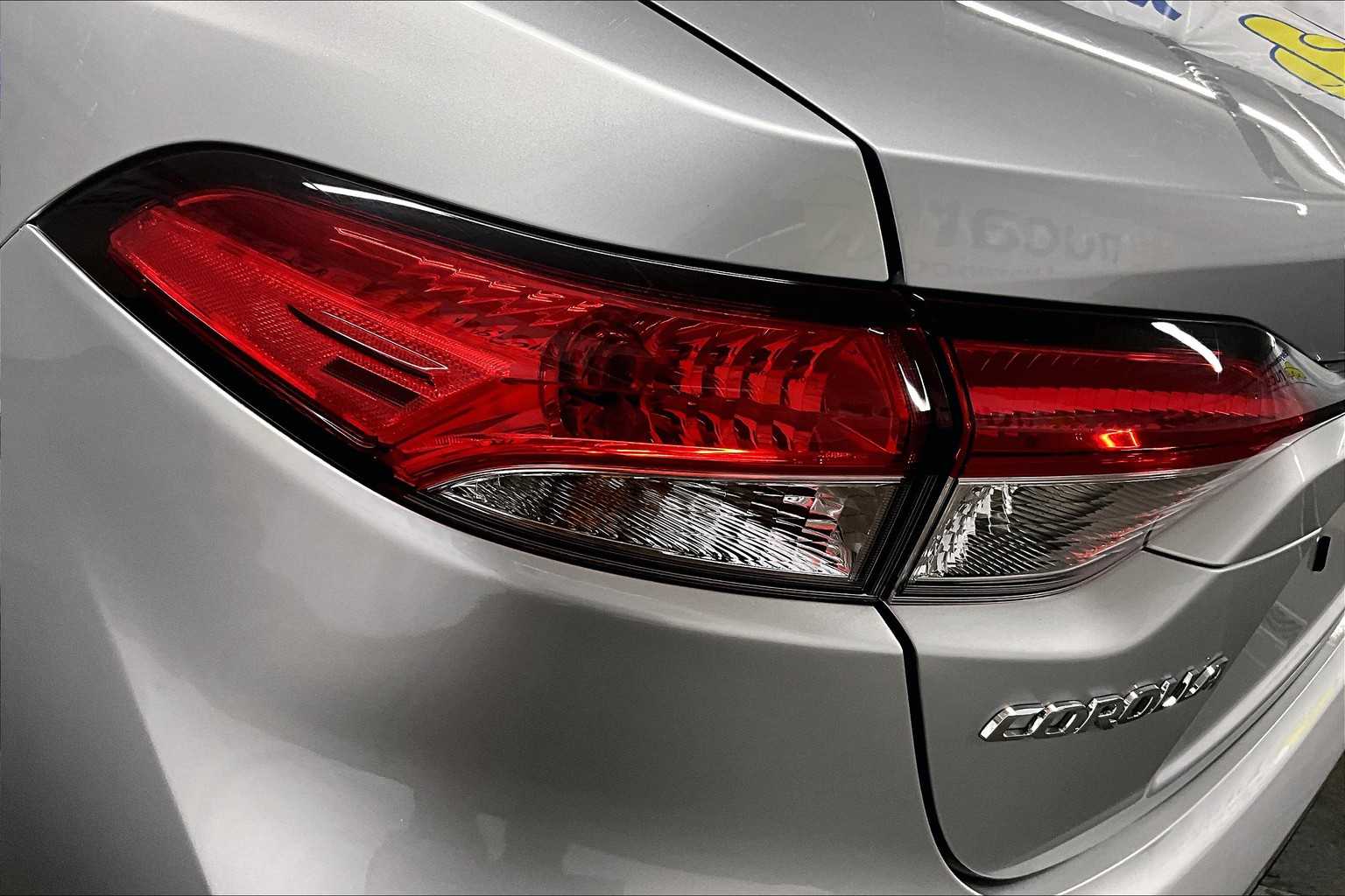 2021 Toyota Corolla LE - Photo 31