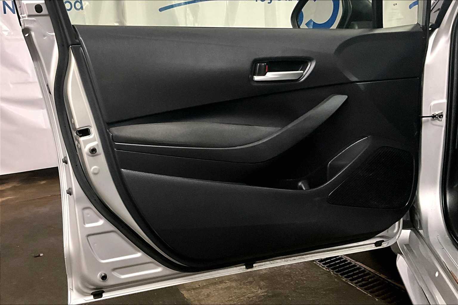 2021 Toyota Corolla LE - Photo 9