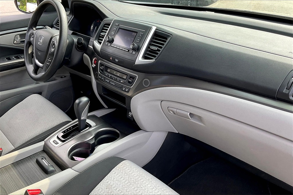 2017 Honda Ridgeline RTS - Photo 13