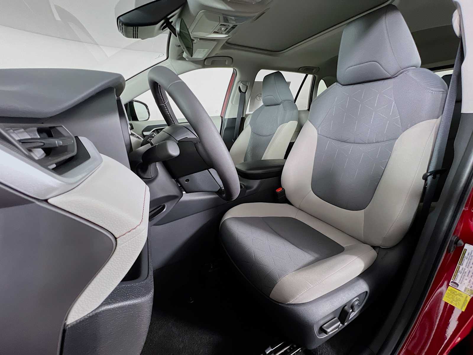 2025 Toyota RAV4 Hybrid XLE - Photo 12