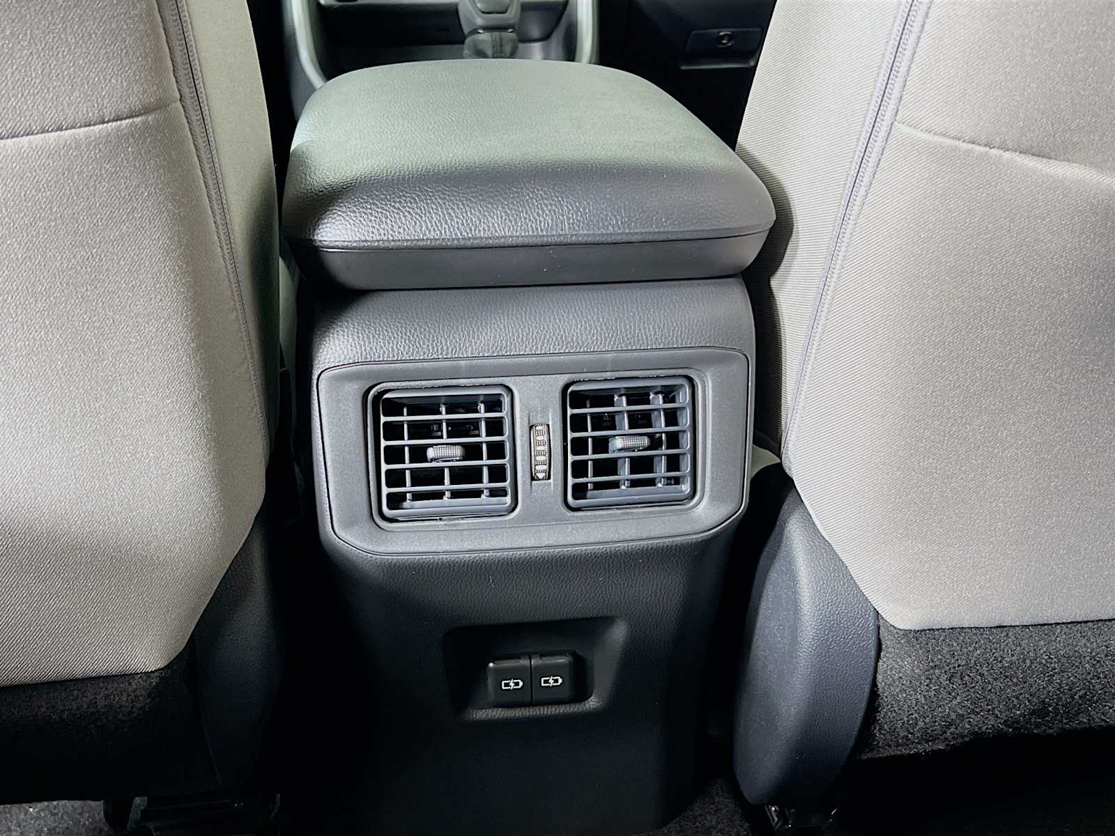 2025 Toyota RAV4 Hybrid XLE - Photo 14