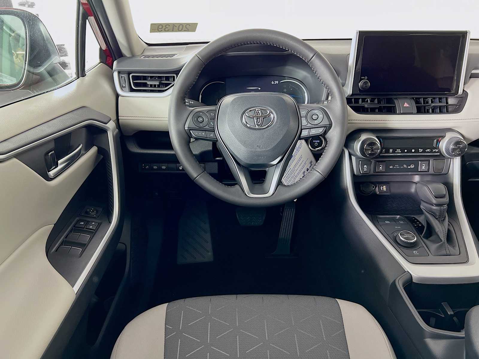 2025 Toyota RAV4 Hybrid XLE - Photo 15