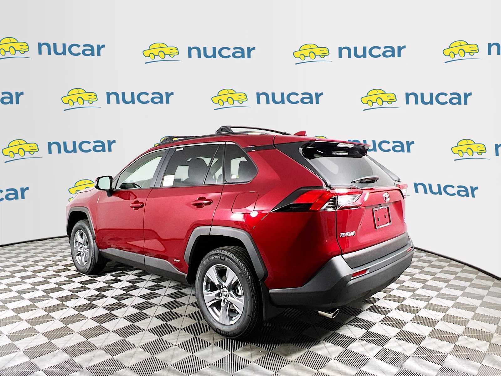 2025 Toyota RAV4 Hybrid XLE - Photo 4