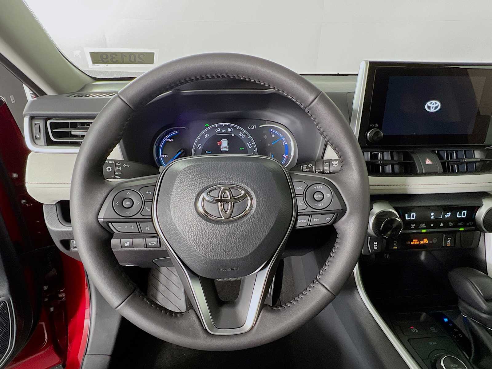 2025 Toyota RAV4 Hybrid XLE - Photo 7