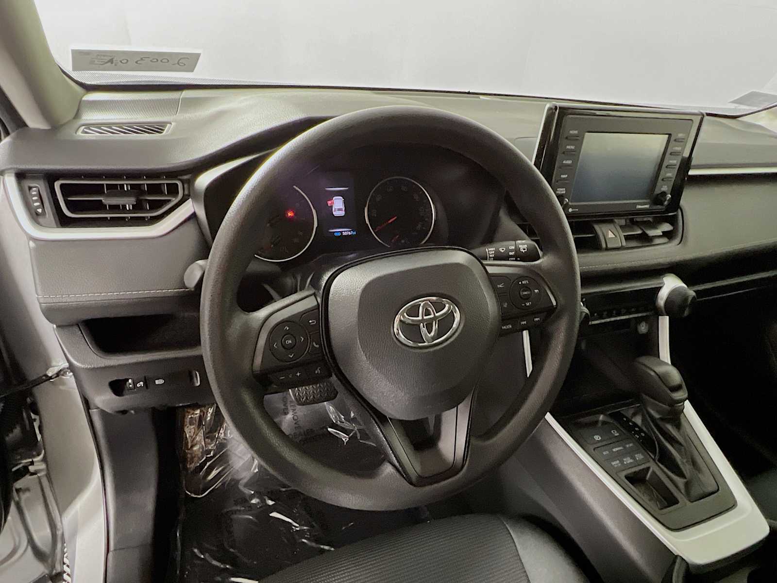 2020 Toyota RAV4 LE - Photo 11