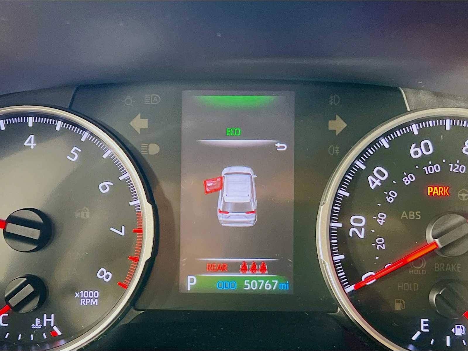 2020 Toyota RAV4 LE - Photo 12
