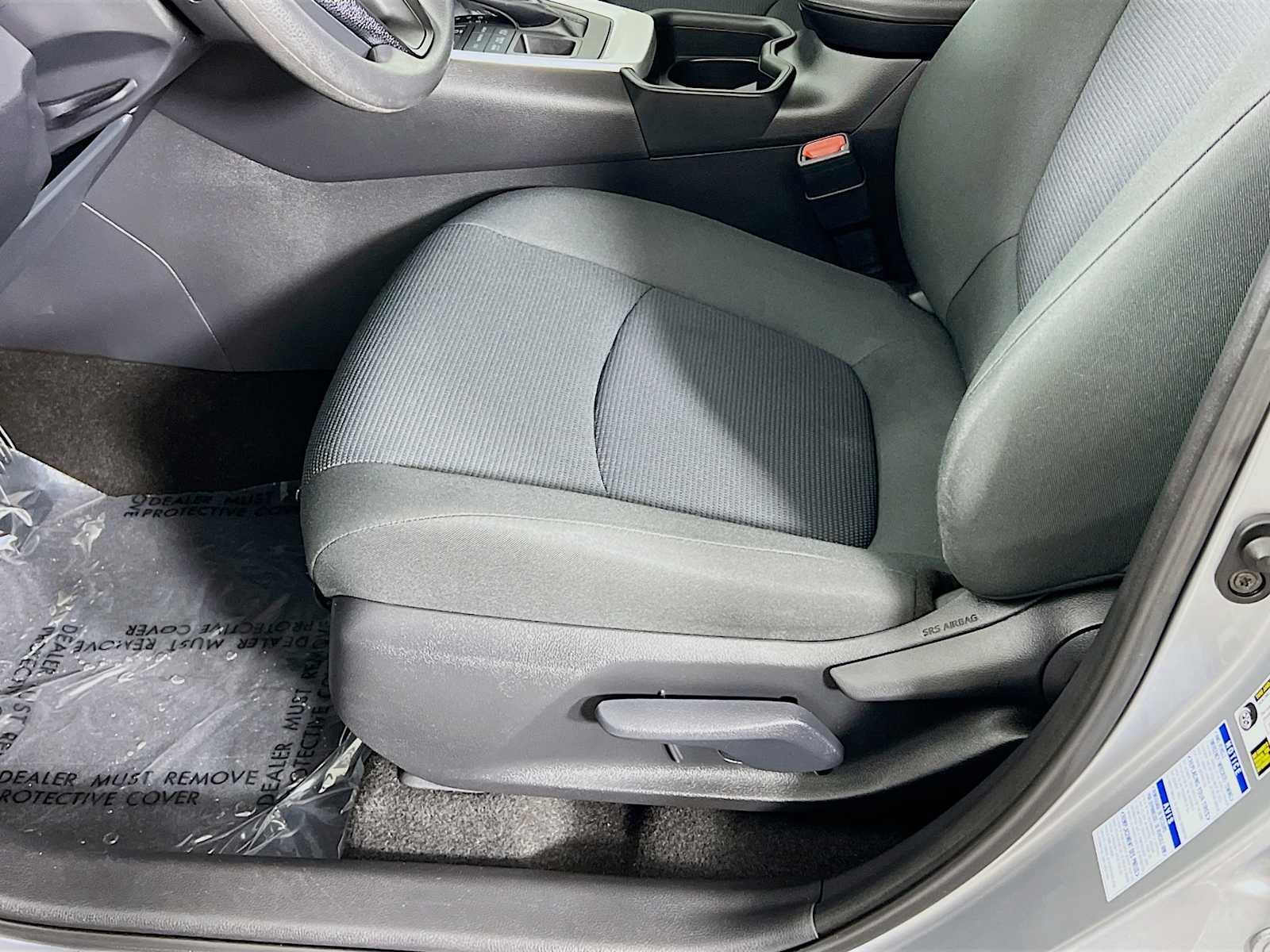 2020 Toyota RAV4 LE - Photo 19