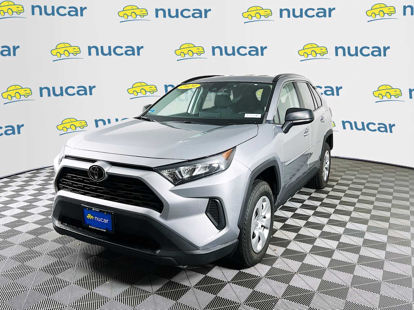 2020 Toyota RAV4 LE - Photo 3