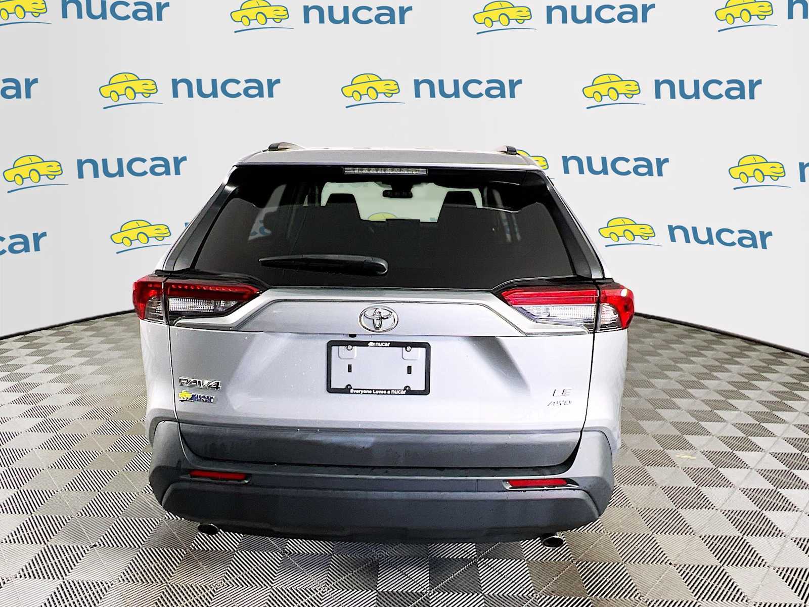 2020 Toyota RAV4 LE - Photo 6
