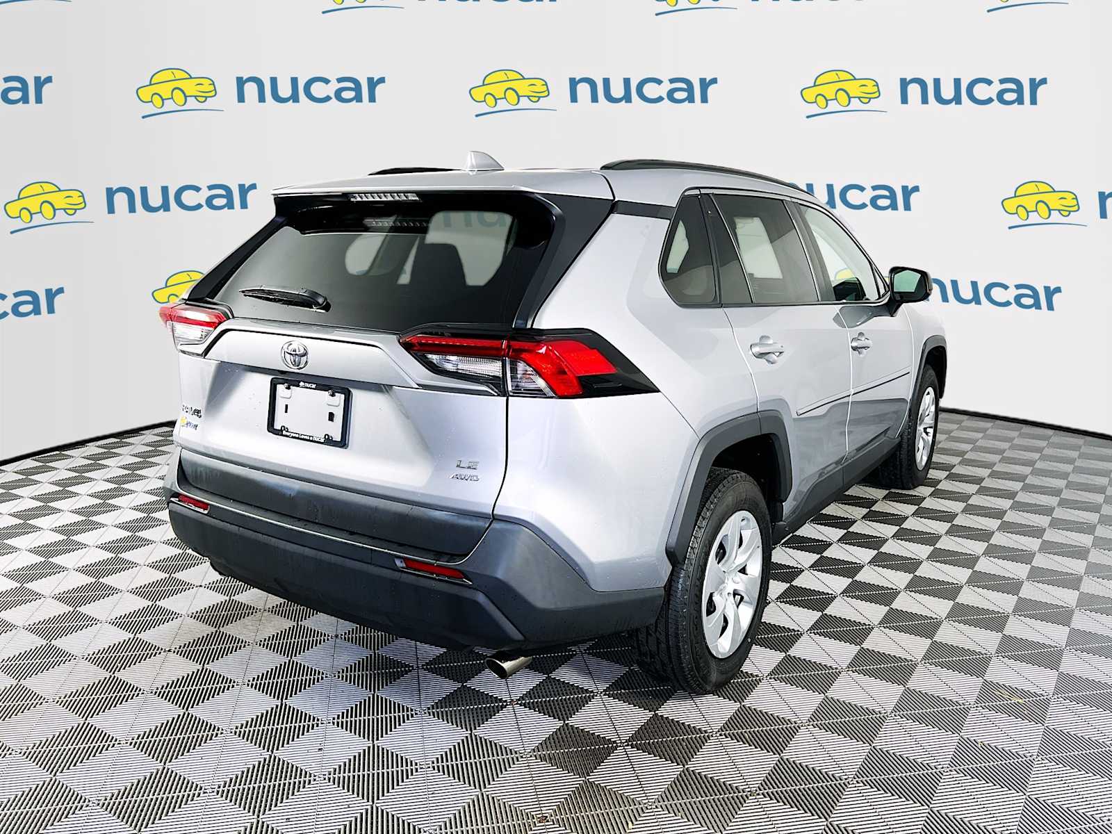 2020 Toyota RAV4 LE - Photo 7
