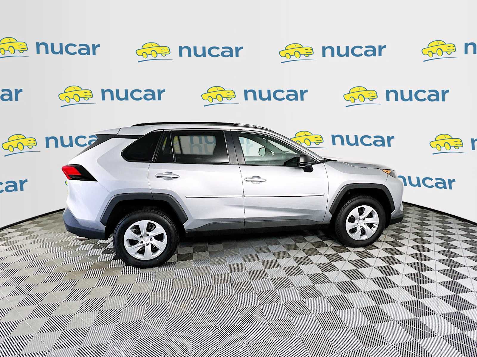 2020 Toyota RAV4 LE - Photo 8