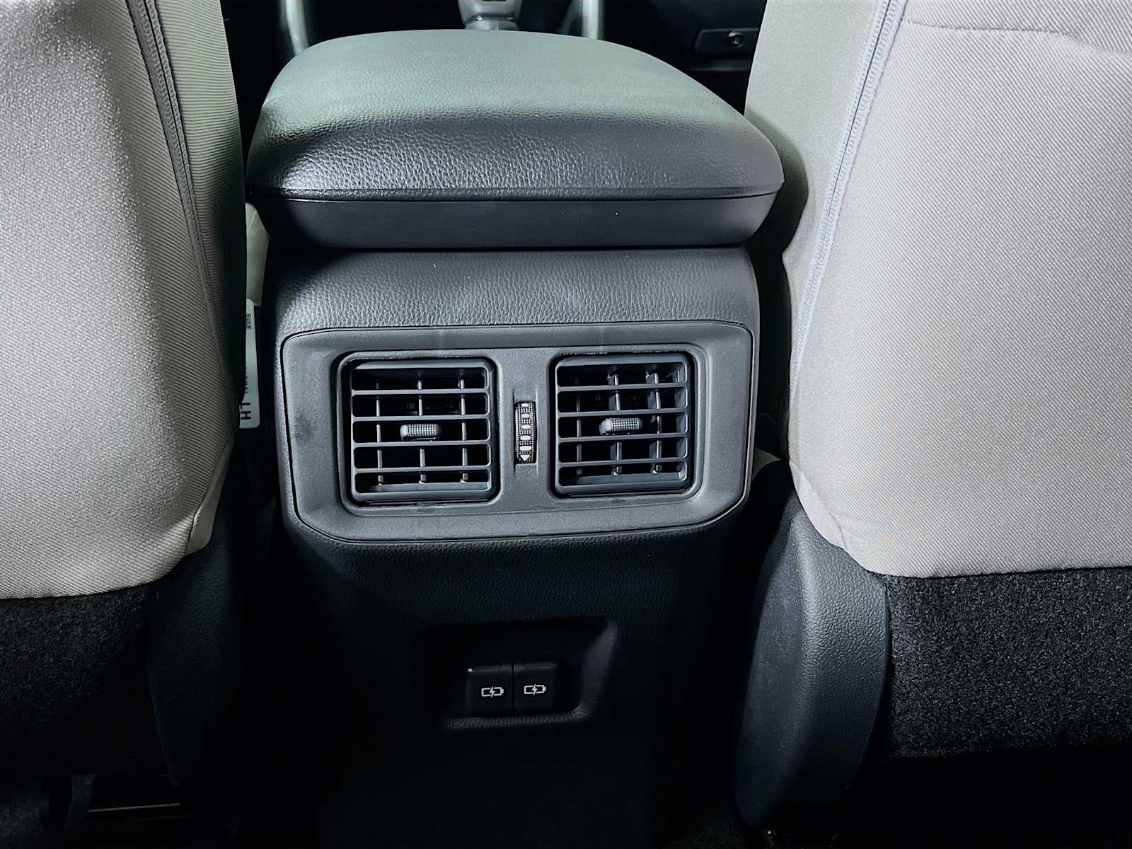 2025 Toyota RAV4 XLE - Photo 14
