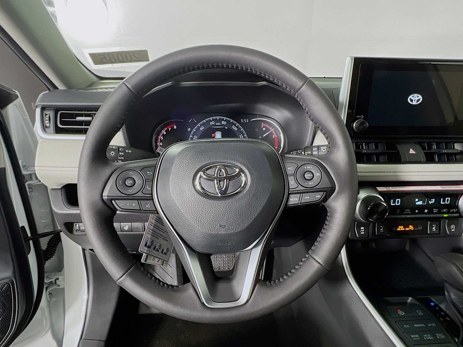 2025 Toyota RAV4 XLE - Photo 7