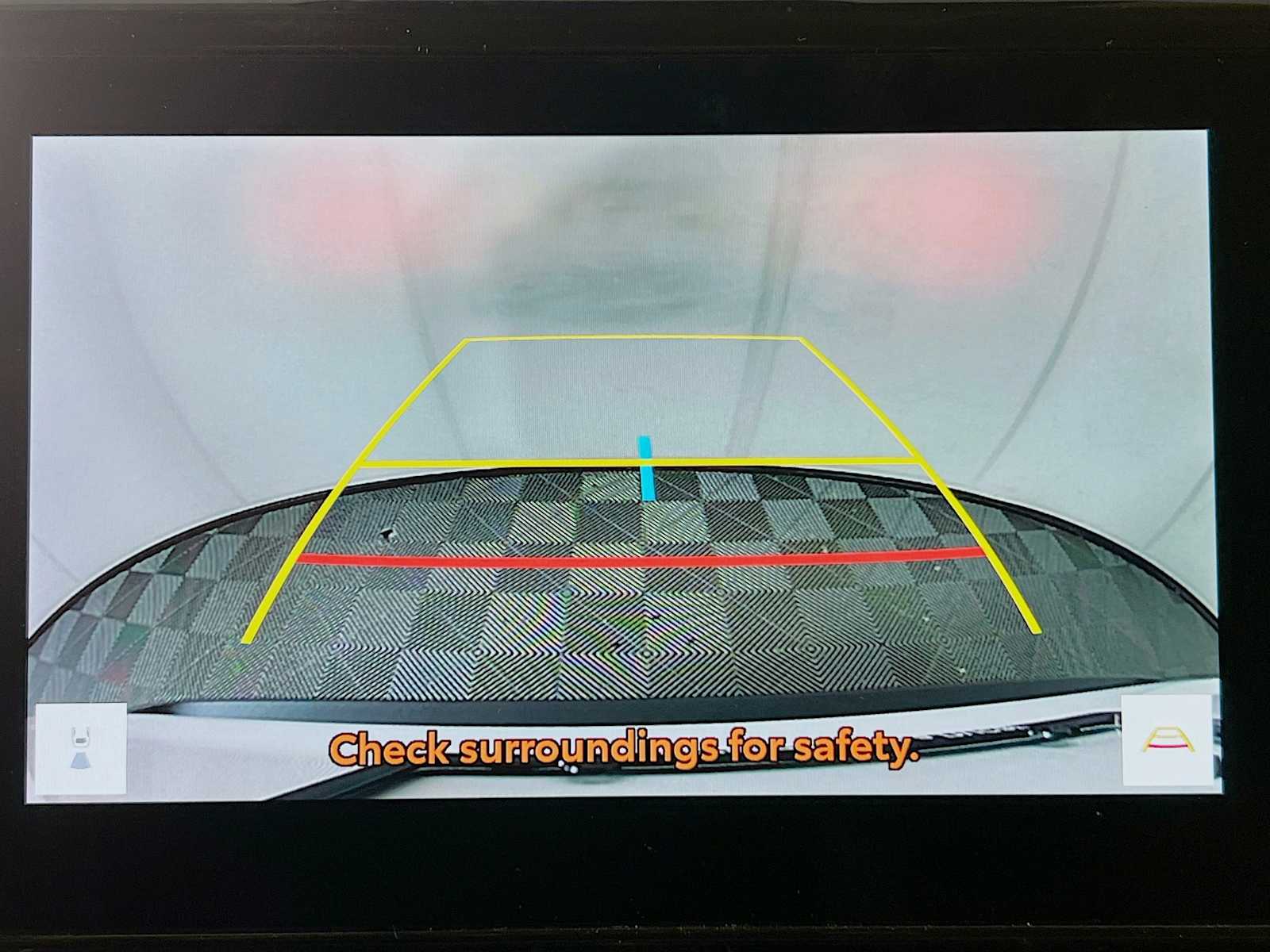 2025 Toyota RAV4 XLE - Photo 9