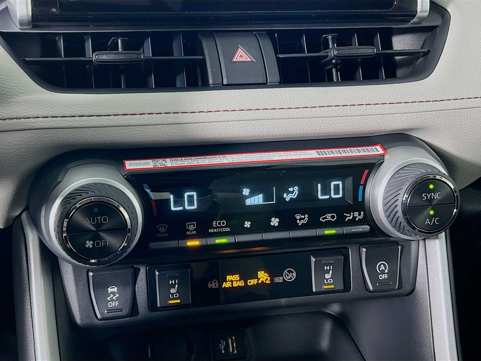 2025 Toyota RAV4 XLE - Photo 10