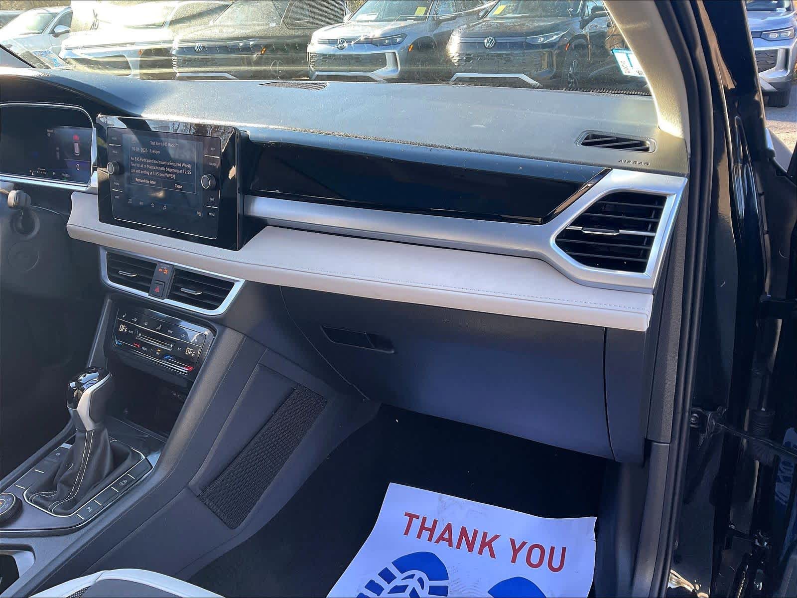 2025 Volkswagen Taos SE - Photo 11