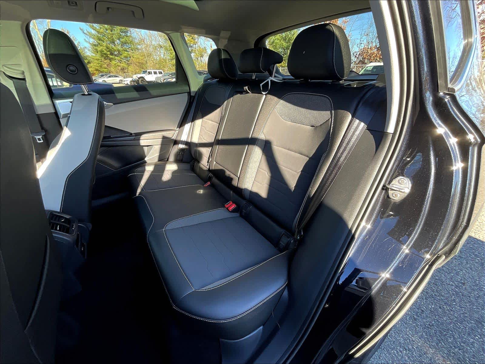 2025 Volkswagen Taos SE - Photo 13