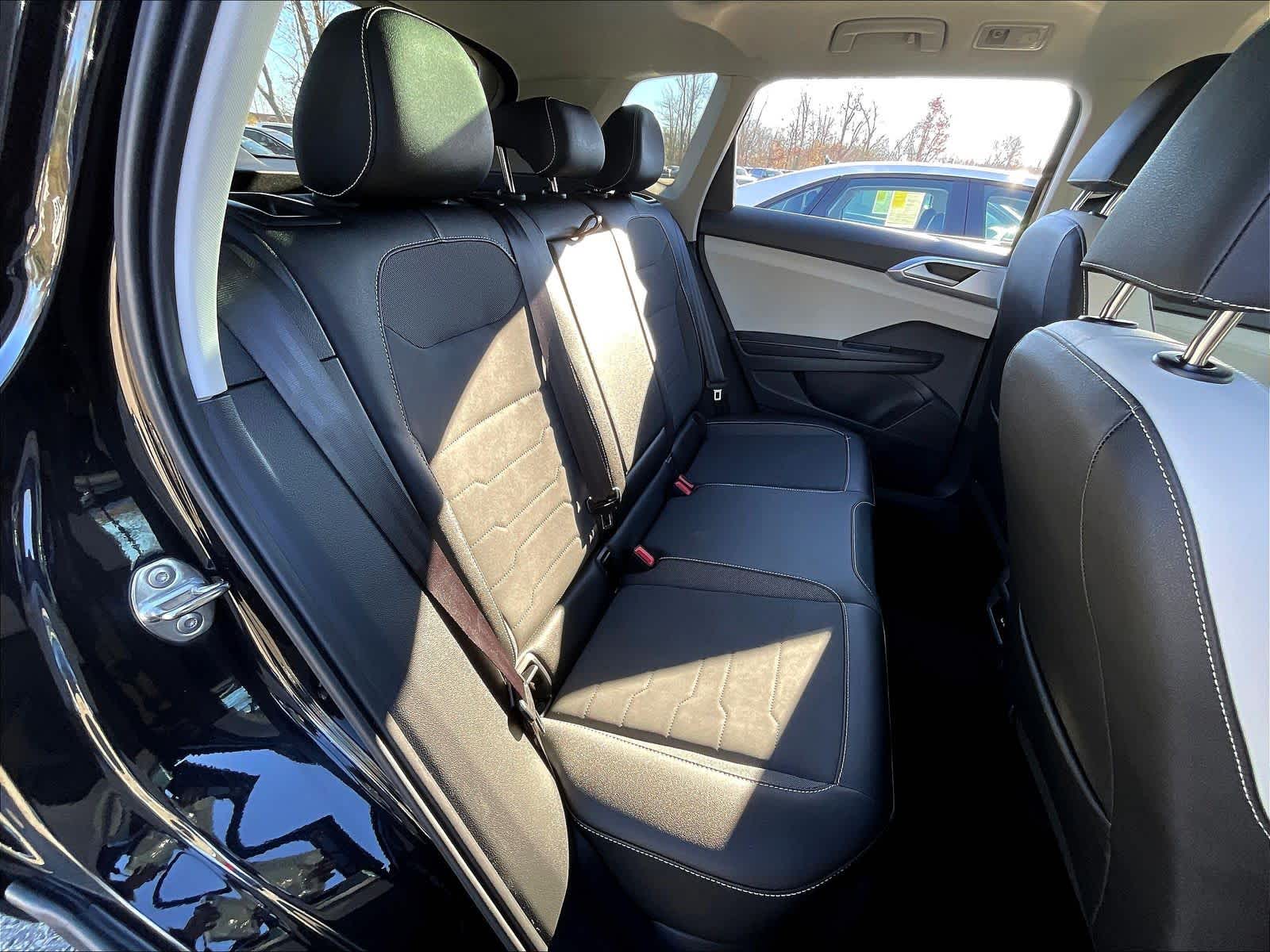 2025 Volkswagen Taos SE - Photo 14