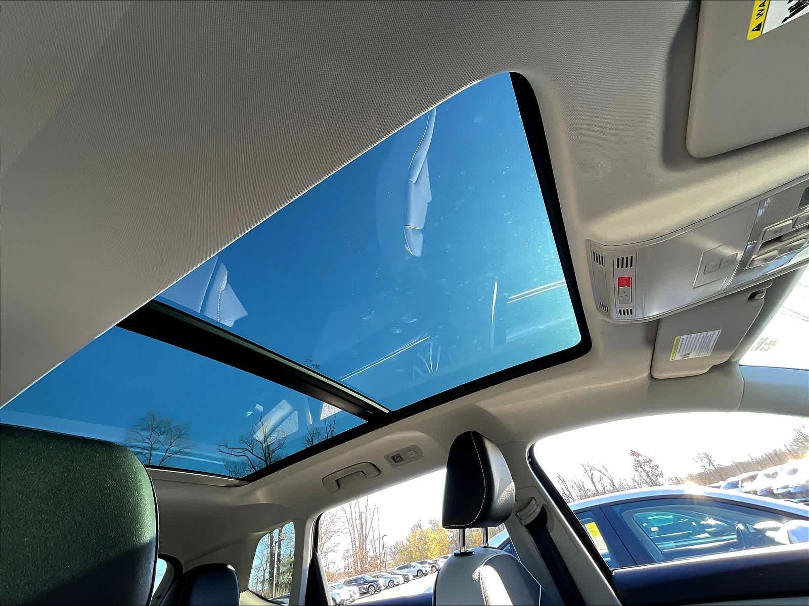 2025 Volkswagen Taos SE - Photo 17