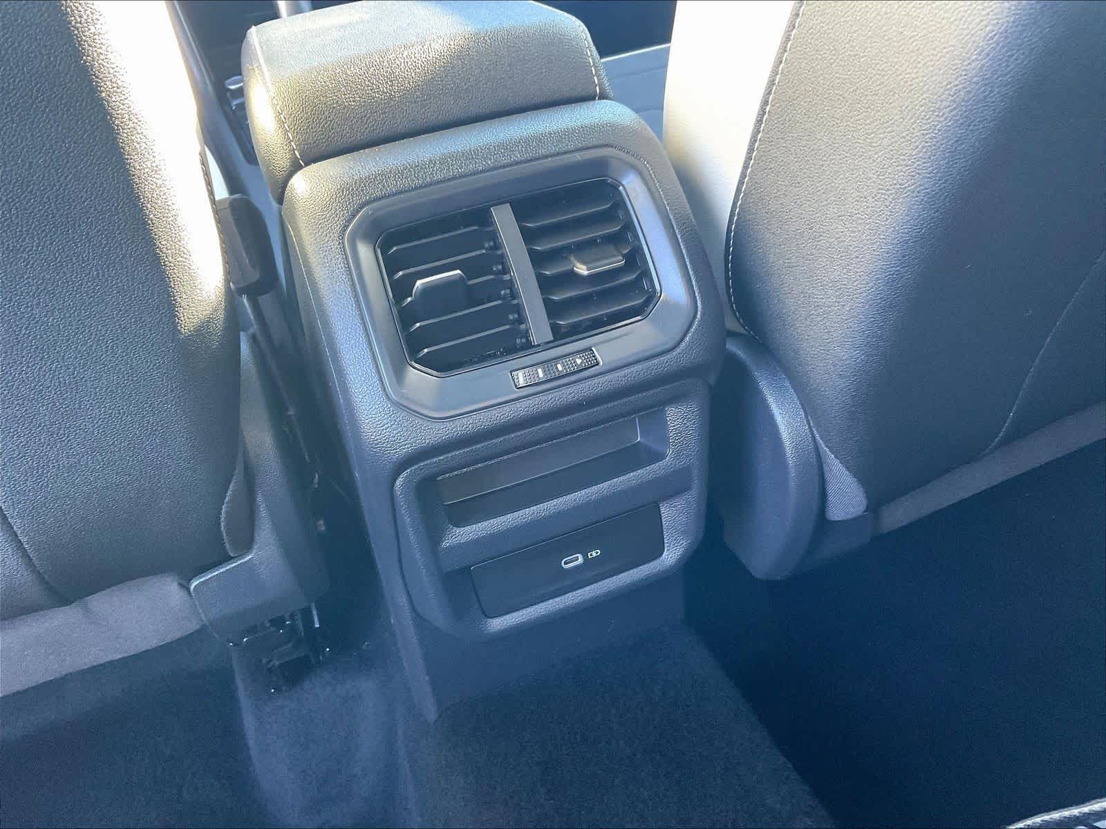 2025 Volkswagen Taos SE - Photo 22