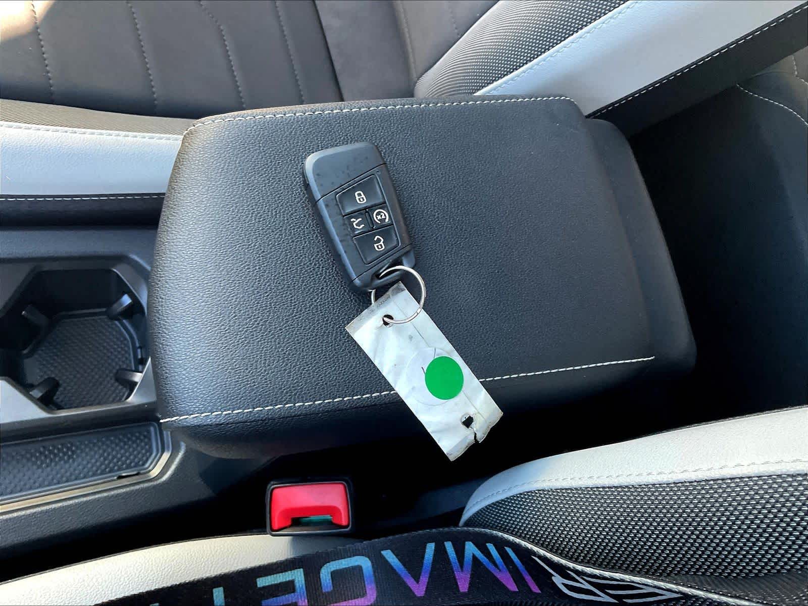 2025 Volkswagen Taos SE - Photo 25