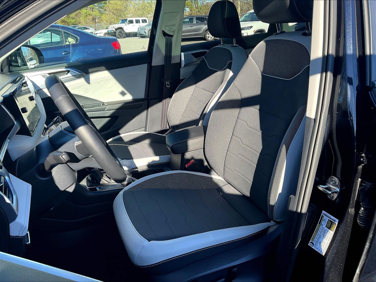 2025 Volkswagen Taos SE - Photo 8