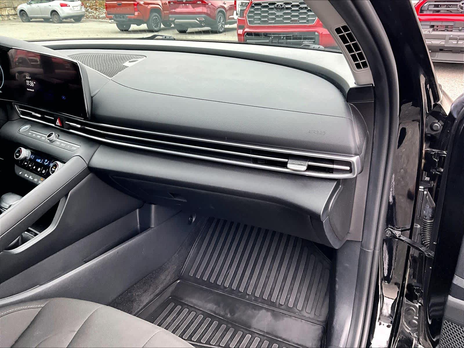 2023 Hyundai Elantra SEL - Photo 13