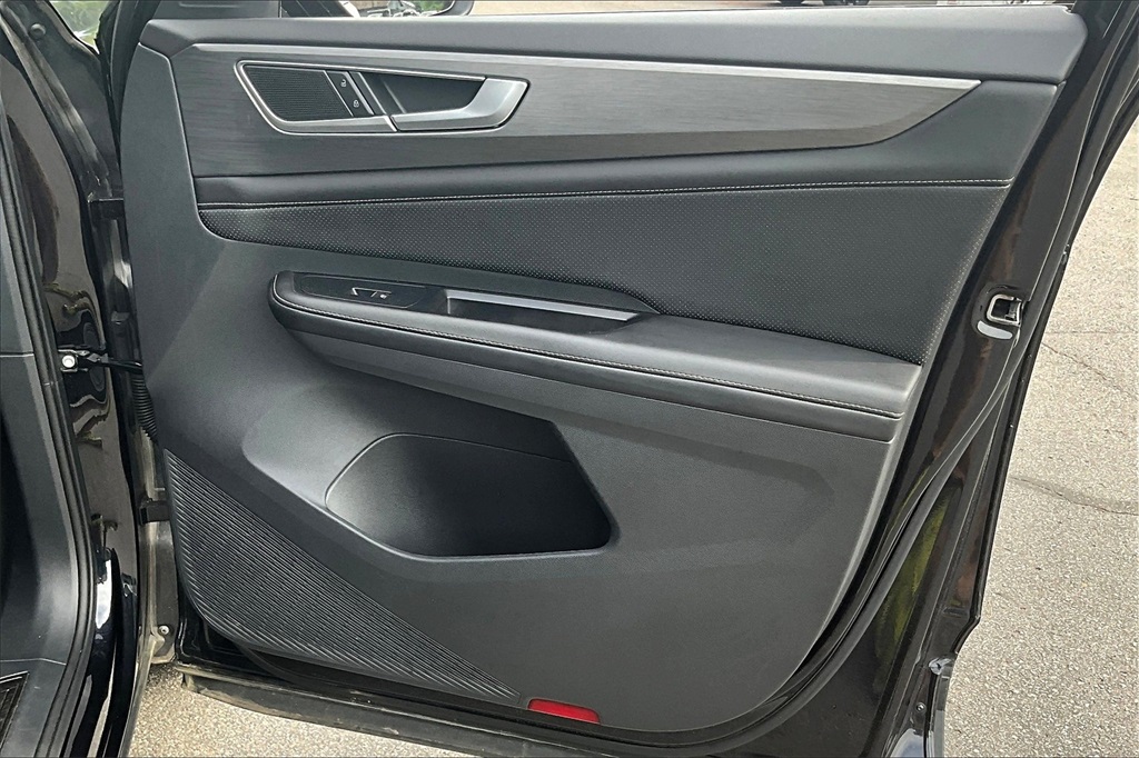2024 Volkswagen Atlas Cross Sport 2.0T SE w/Technology - Photo 12