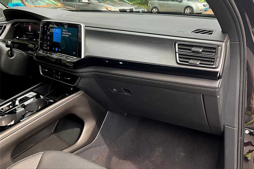 2024 Volkswagen Atlas Cross Sport 2.0T SE w/Technology - Photo 13