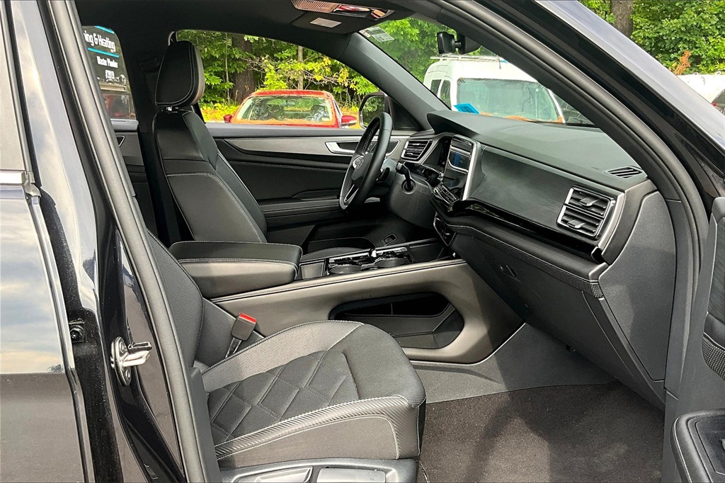 2024 Volkswagen Atlas Cross Sport 2.0T SE w/Technology - Photo 14