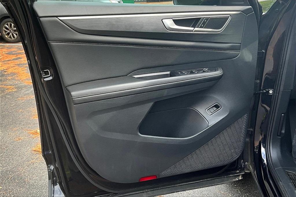2024 Volkswagen Atlas Cross Sport 2.0T SE w/Technology - Photo 9