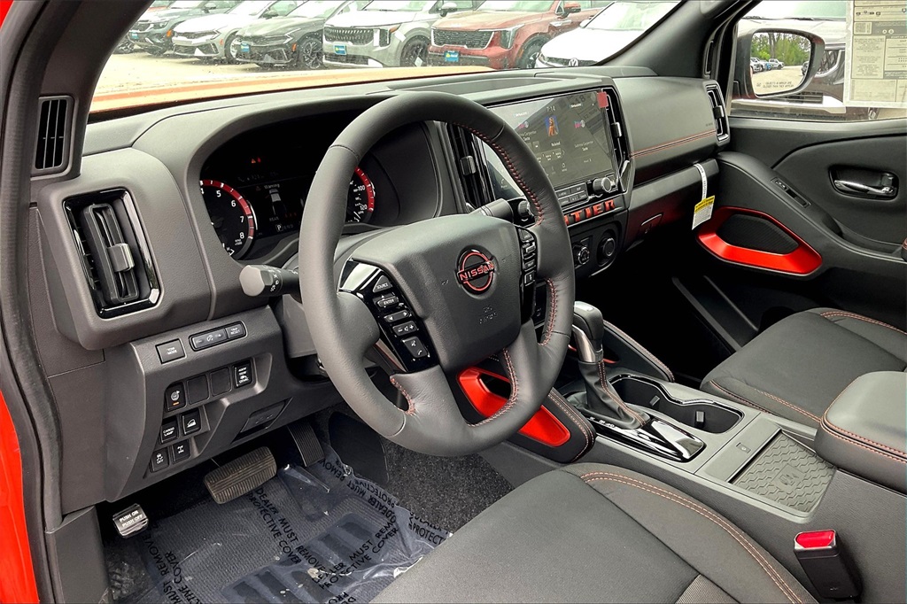 2025 Nissan Frontier PRO-4X - Photo 9