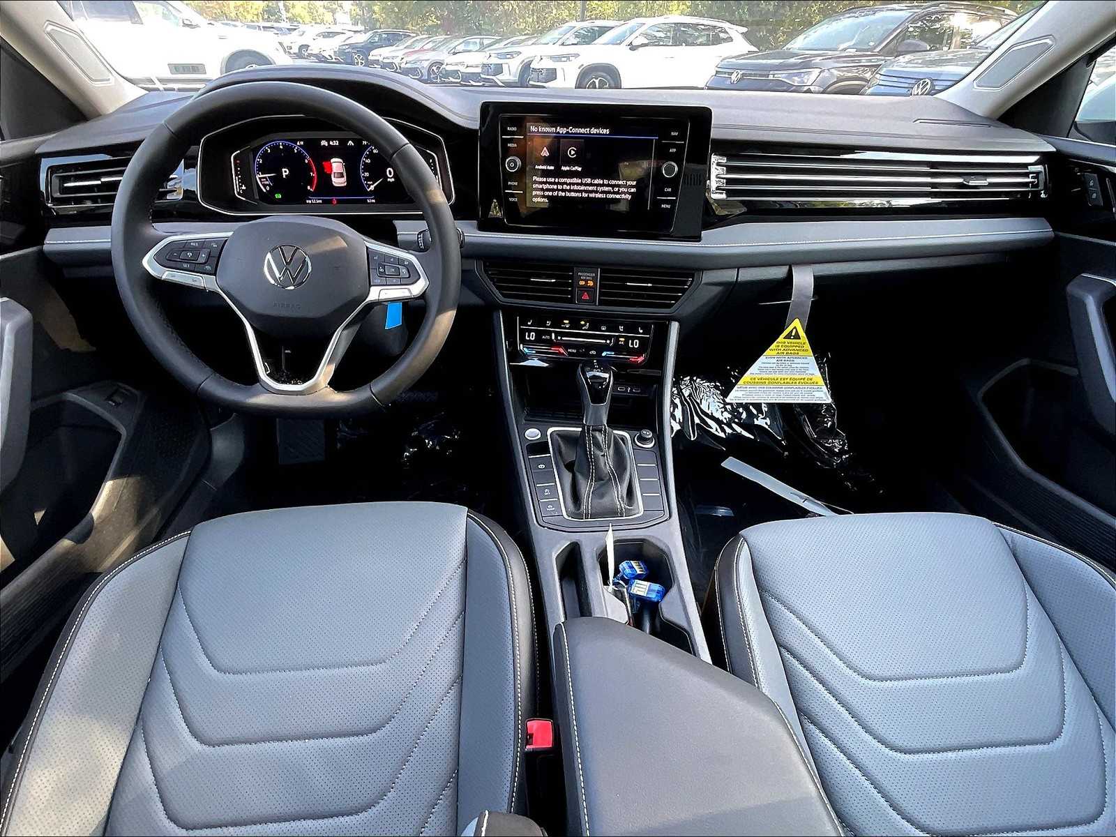 2025 Volkswagen Jetta SEL - Photo 12