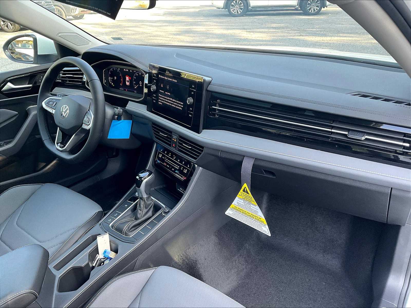 2025 Volkswagen Jetta SEL - Photo 10