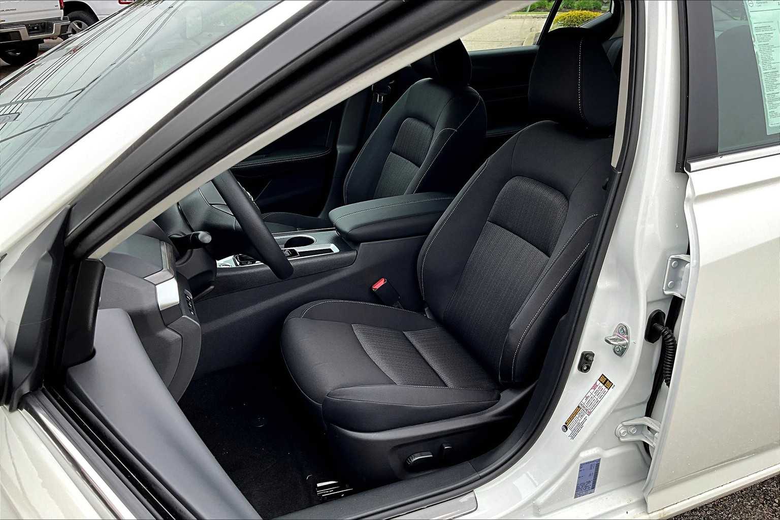 2025 Nissan Altima SV - Photo 11
