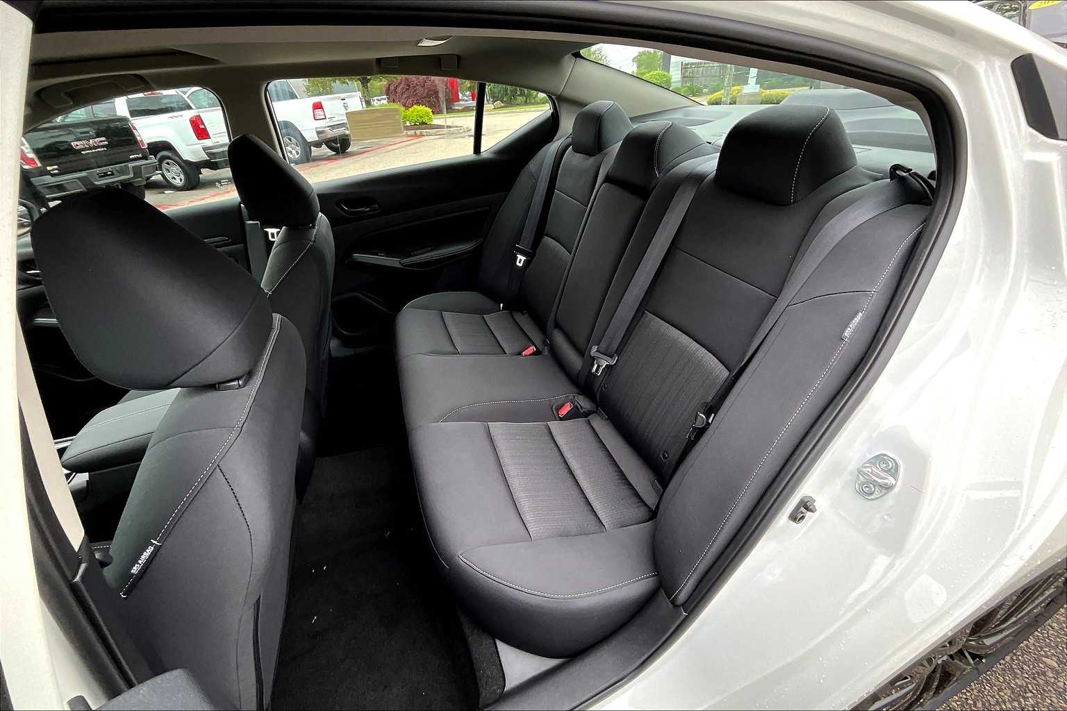 2025 Nissan Altima SV - Photo 15