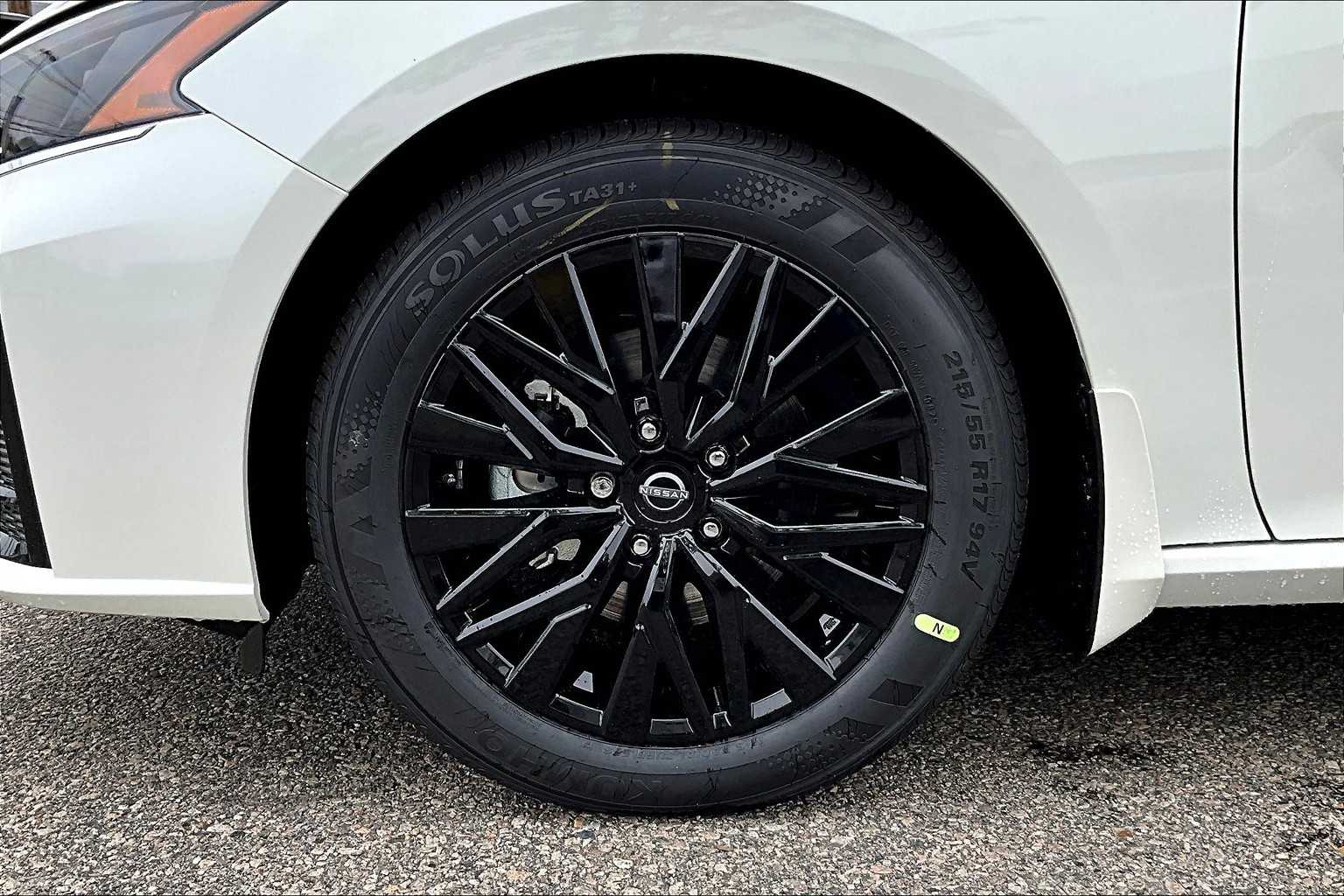 2025 Nissan Altima SV - Photo 8