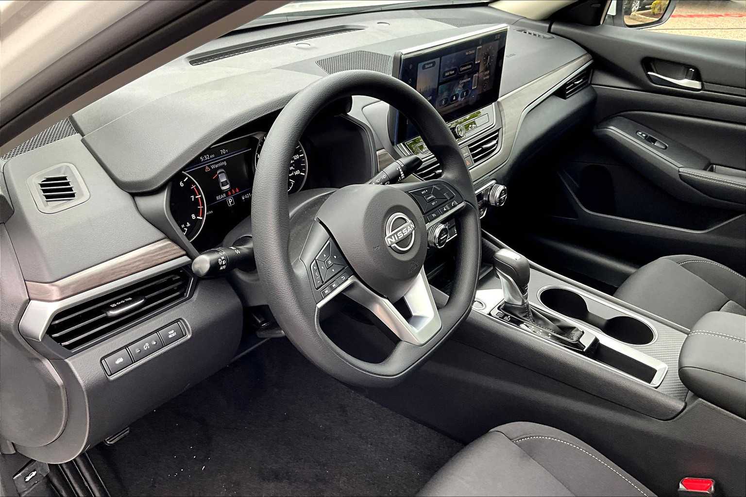 2025 Nissan Altima SV - Photo 9